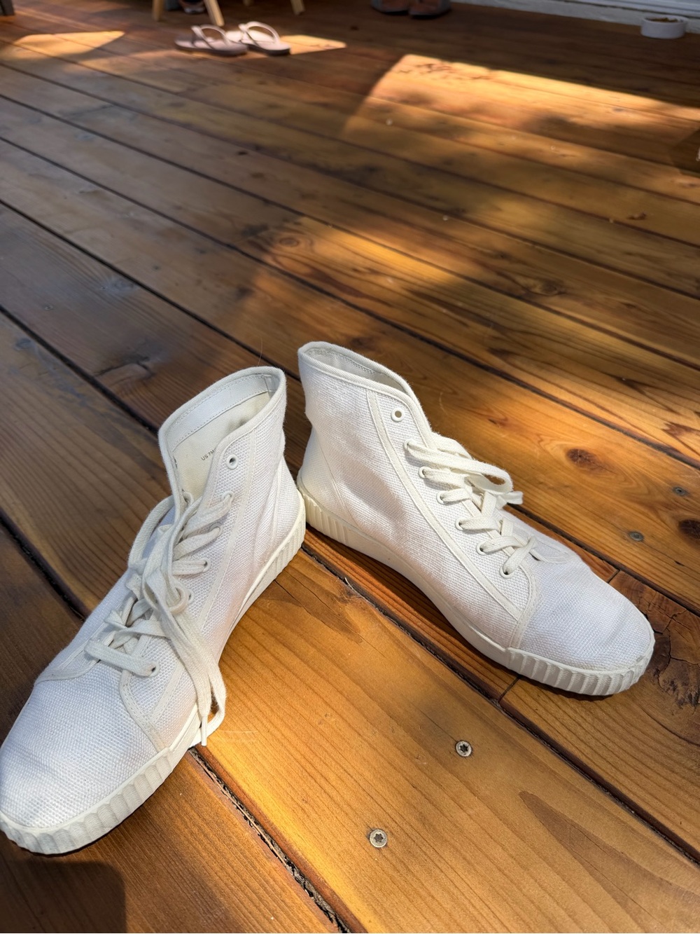 VINCE WOLFE HIGHTOP WHITE CANVAS SNEAKER WOMEN’S SIZE 7